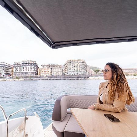 Royal Art H Duomo - Napoli Centro, By Clapa Group Hotel Exterior photo A woman on a yacht