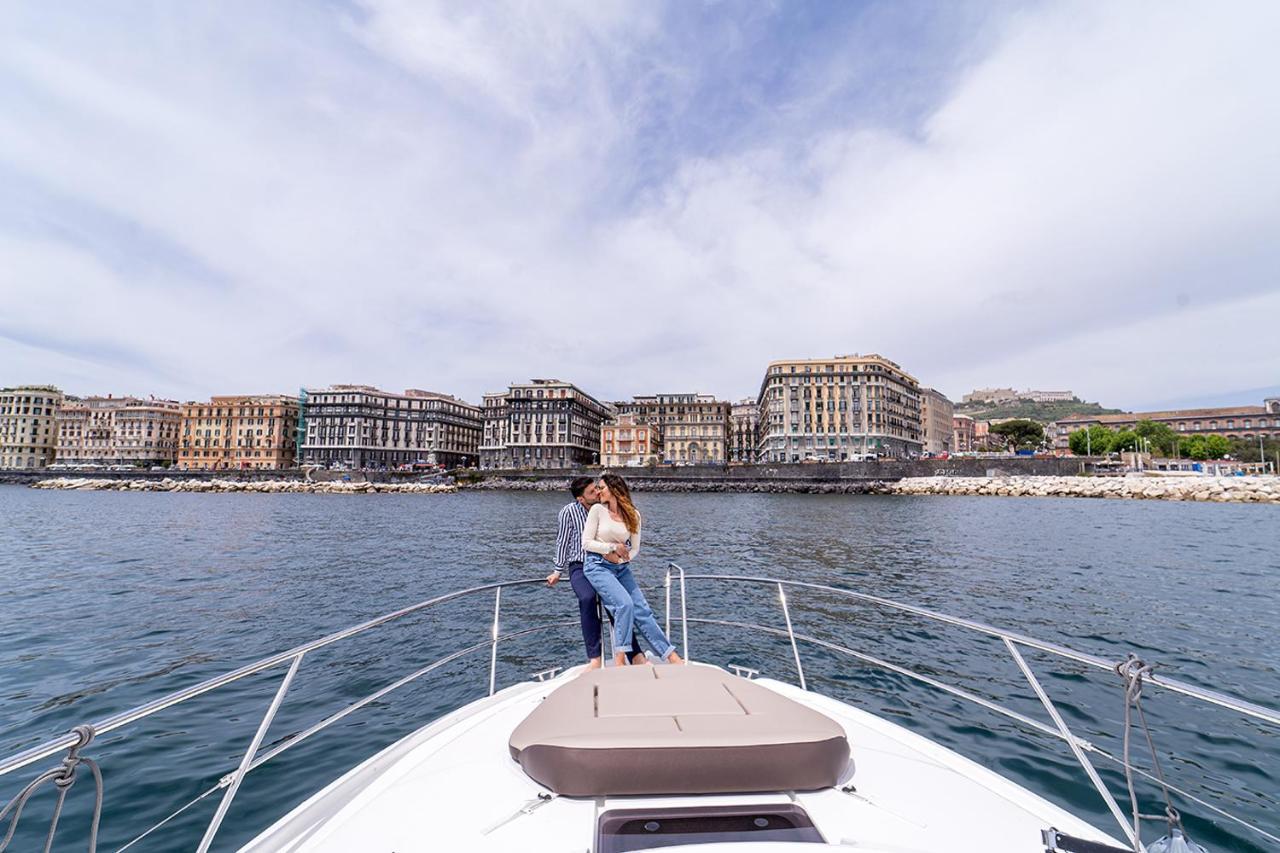 Royal Art H Duomo - Napoli Centro, By Clapa Group Hotel Exterior photo View of the port of Saint-Tropez