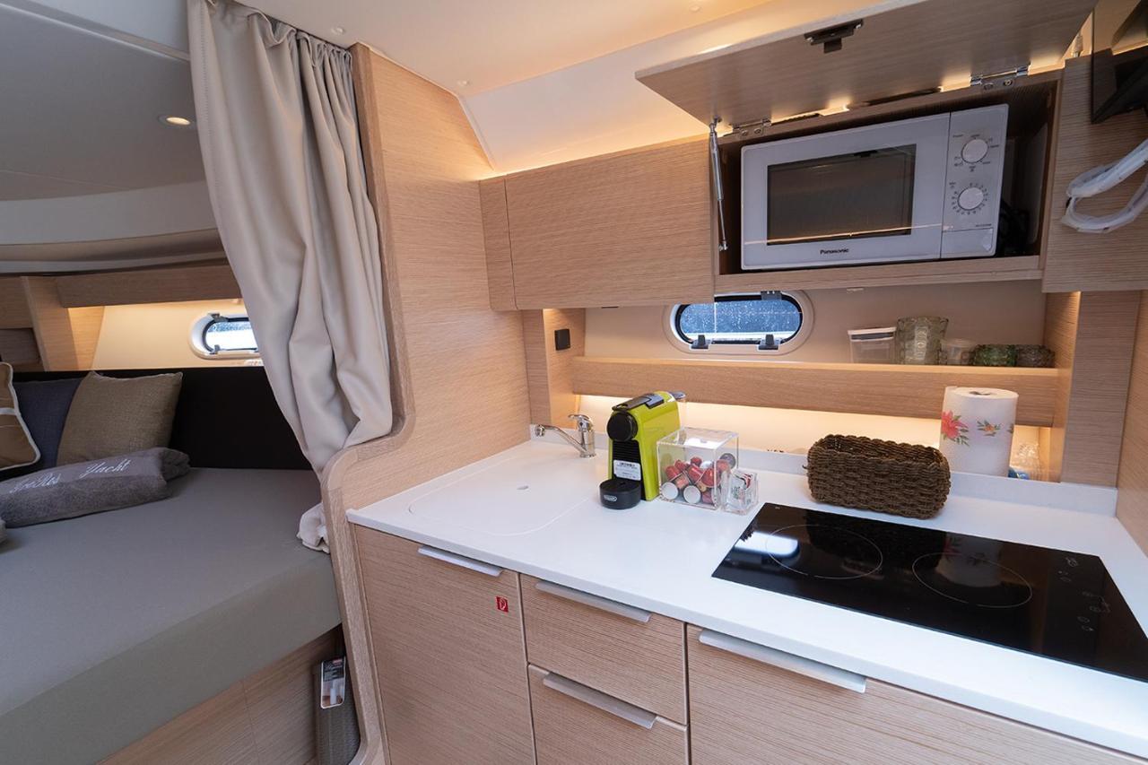 Royal Art H Duomo - Napoli Centro, By Clapa Group Hotel Exterior photo The galley of a 2014 Sun Odyssey 40.9