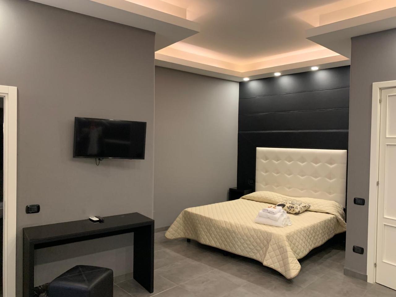 Royal Art H Duomo - Napoli Centro, By Clapa Group Hotel Exterior photo A room at the hotel