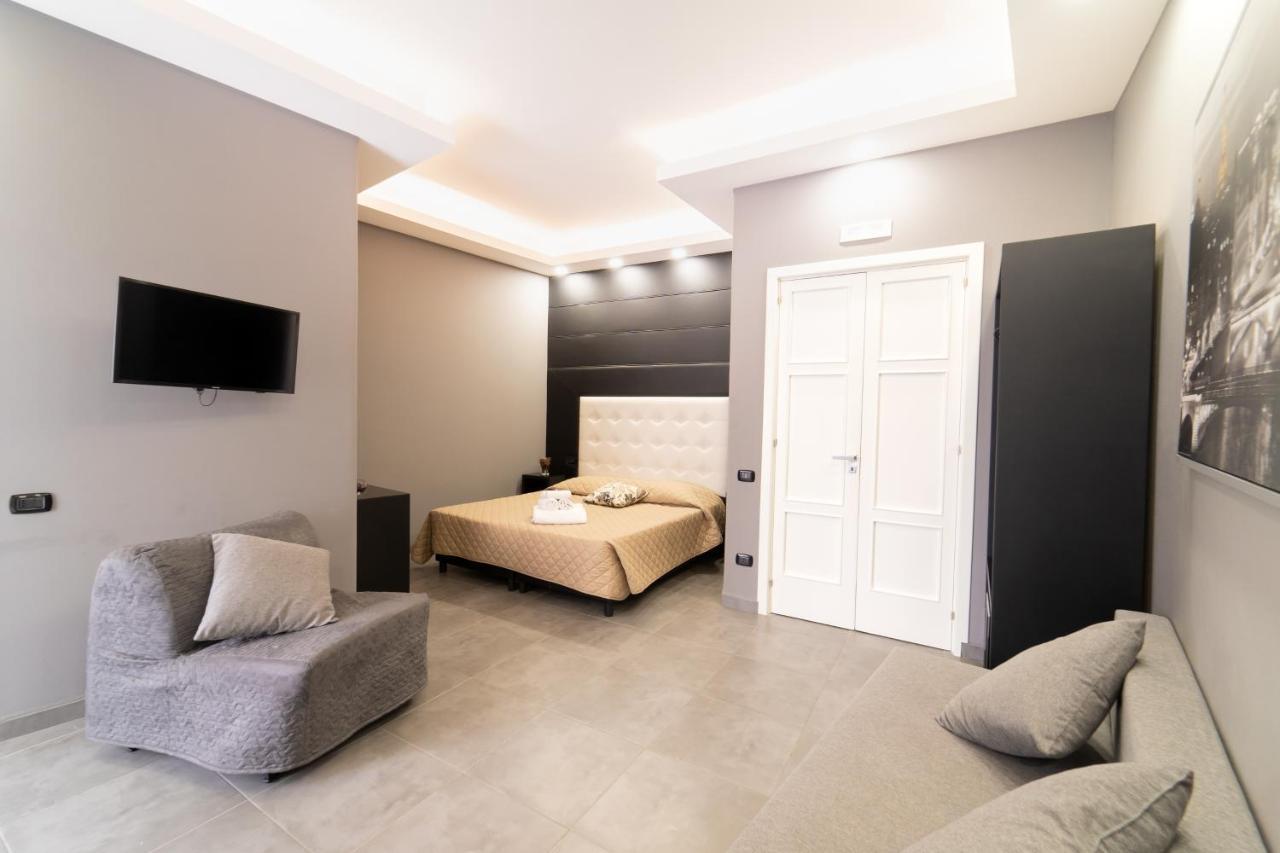 Royal Art H Duomo - Napoli Centro, By Clapa Group Hotel Exterior photo A room at the hotel