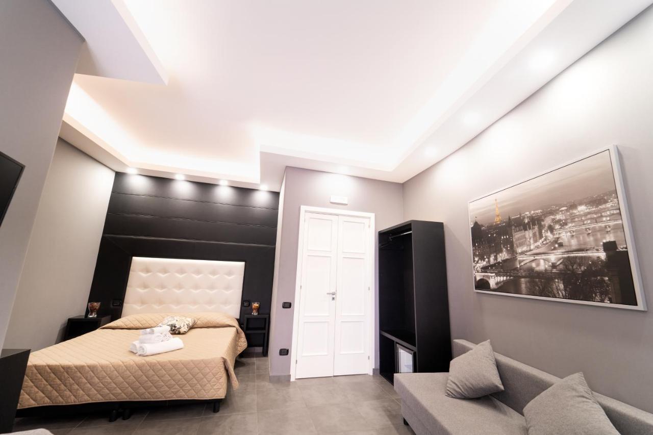 Royal Art H Duomo - Napoli Centro, By Clapa Group Hotel Exterior photo A room at the hotel