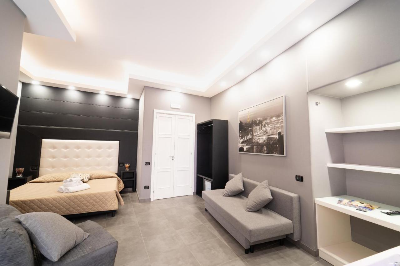 Royal Art H Duomo - Napoli Centro, By Clapa Group Hotel Exterior photo A room at the hotel
