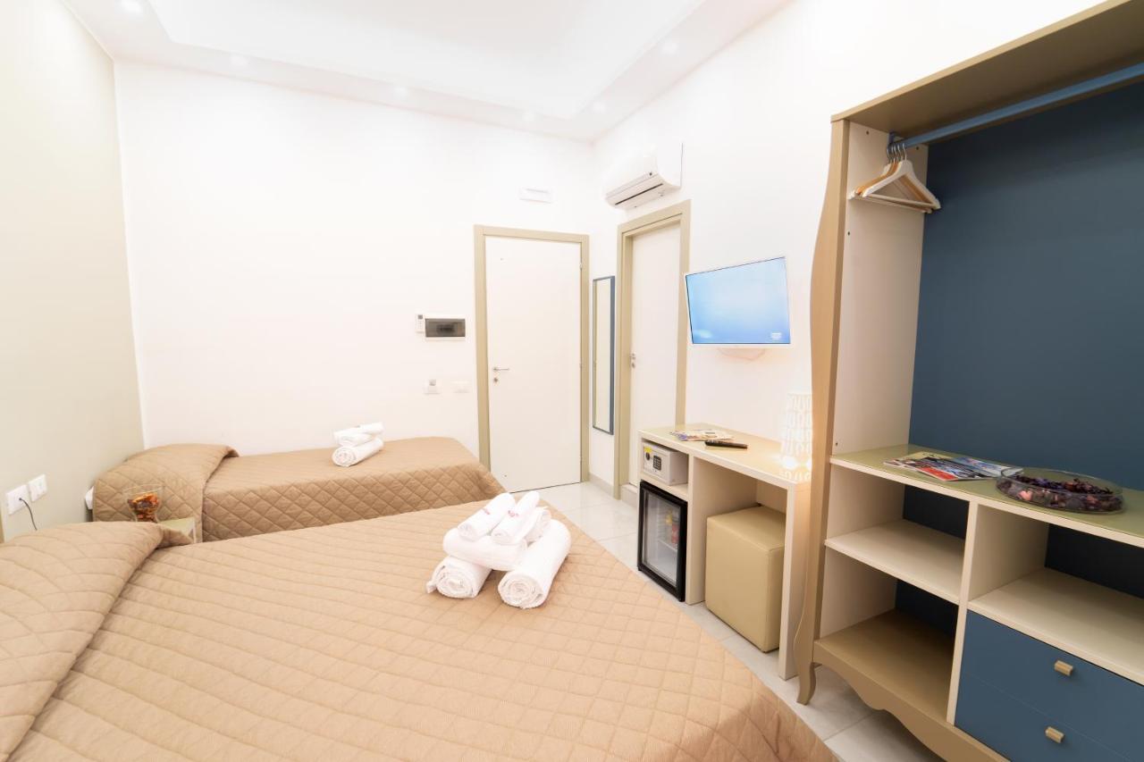 Royal Art H Duomo - Napoli Centro, By Clapa Group Hotel Exterior photo A room at the hotel