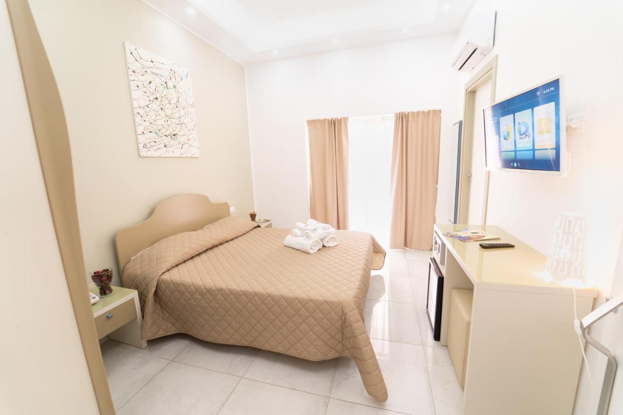 Royal Art H Duomo - Napoli Centro, By Clapa Group Hotel Exterior photo A room at the hotel