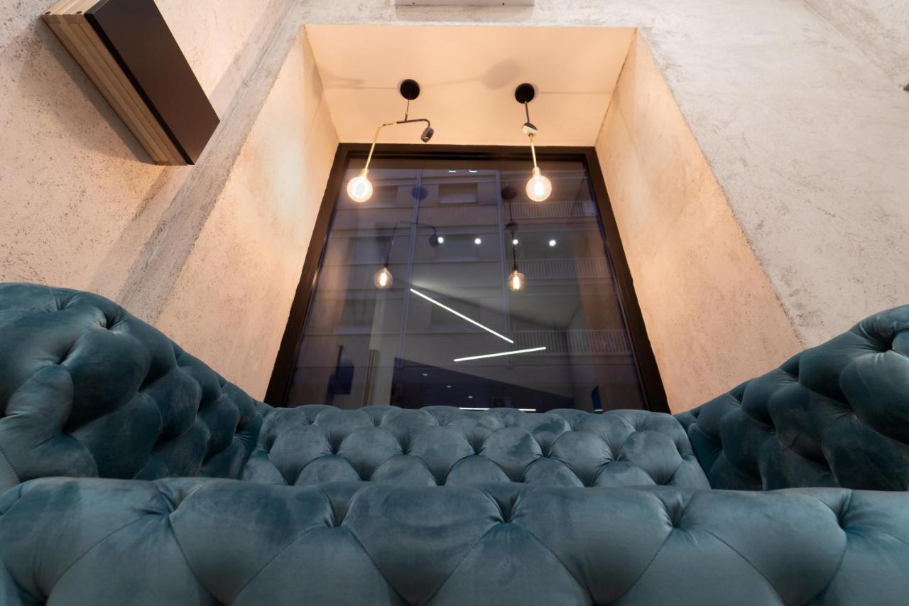Royal Art H Duomo - Napoli Centro, By Clapa Group Hotel Exterior photo Interior of the hotel
